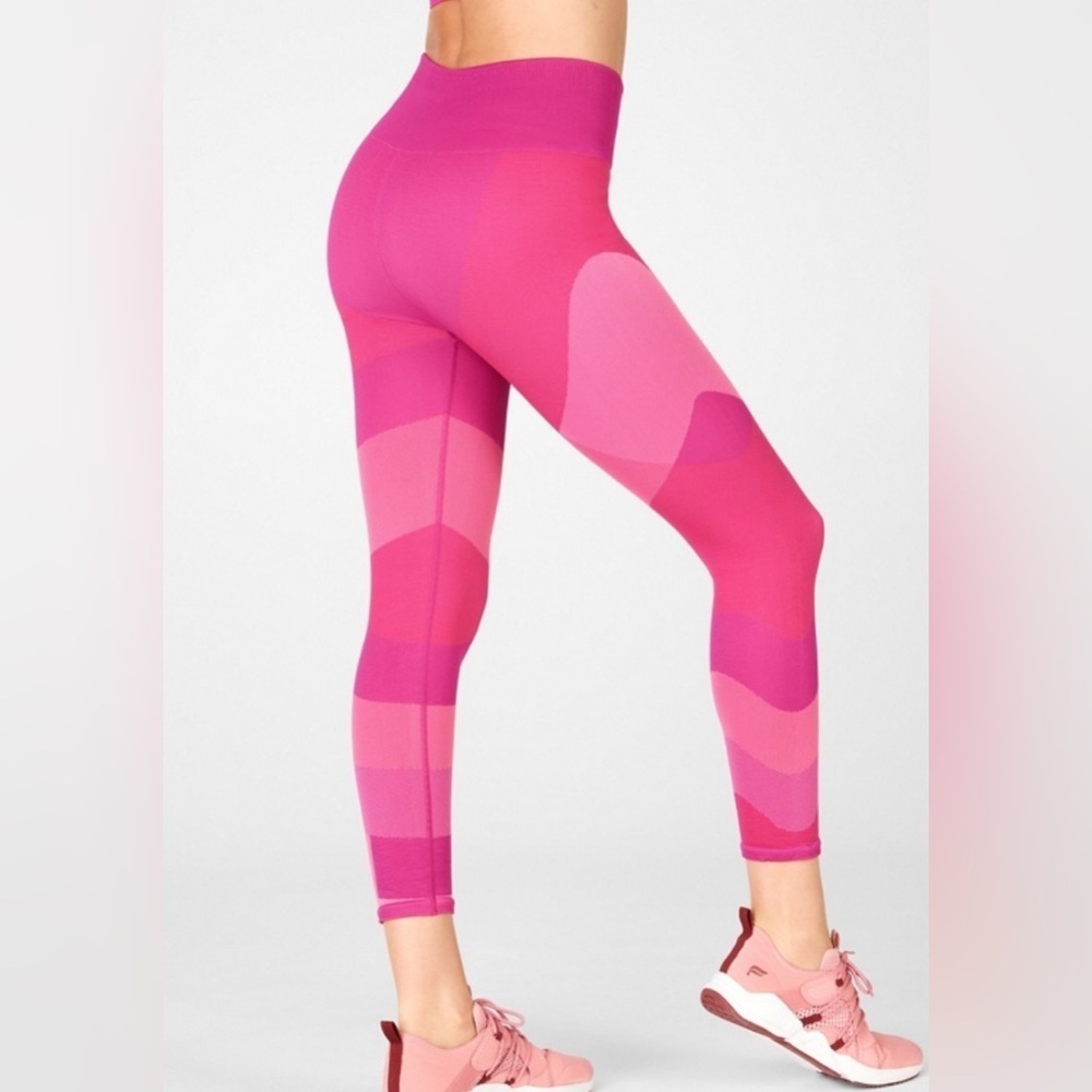 High-Waisted Seamless Colorblock Capri - Picture 2 of 4